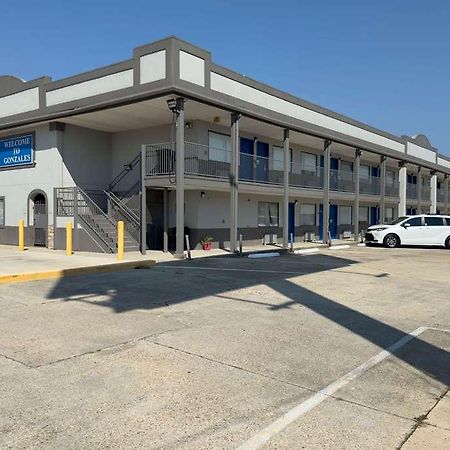 Days Inn By Wyndham Gonzales Bagian luar foto