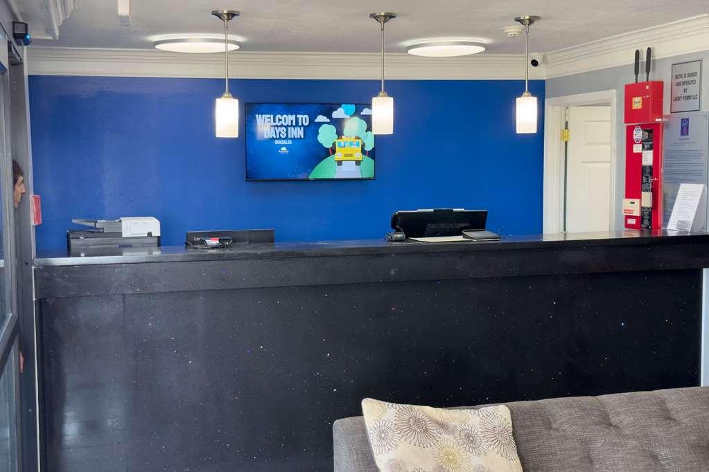 Days Inn By Wyndham Gonzales Interior foto
