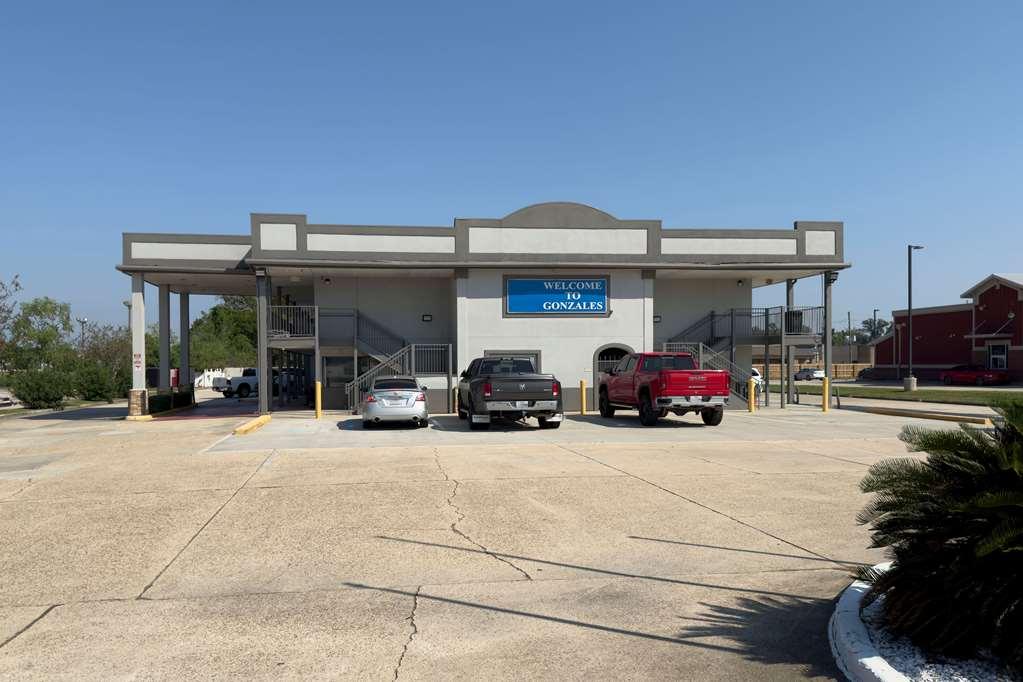 Days Inn By Wyndham Gonzales Bagian luar foto