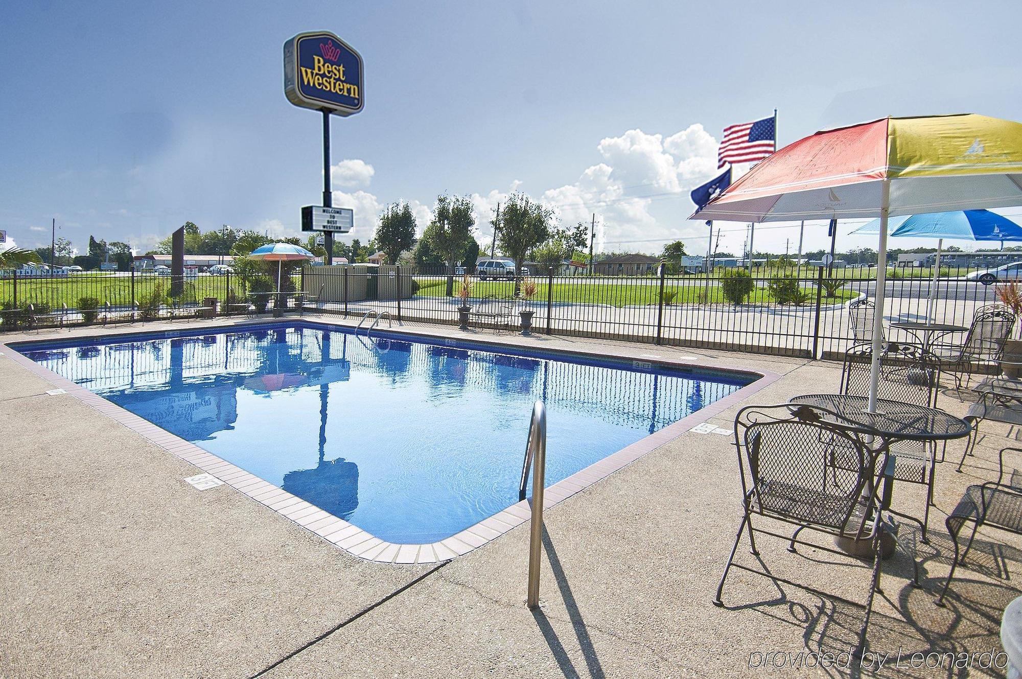 Days Inn By Wyndham Gonzales Bagian luar foto